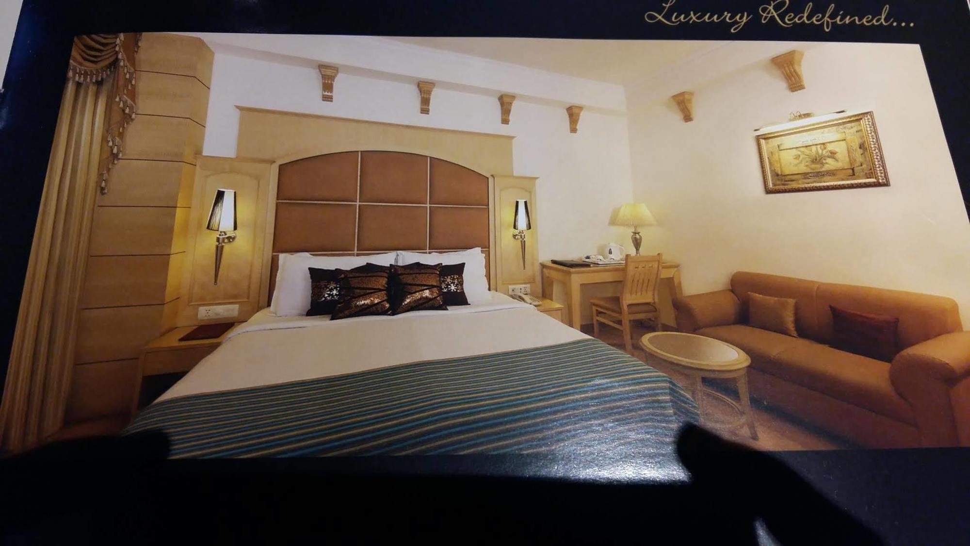 Hotel Clark International Delhi  Exterior foto
